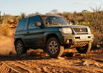 O utilitário esportivo com tração integral e motor de 140 cavalos vence os terrenos mais difíceis e vira a pechincha favorita dos aventureiros