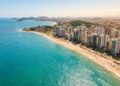 Bicampeã internacional de turismo: a cidade fundada em 1535 que batizou um estado inteiro e tem 32 km de praias