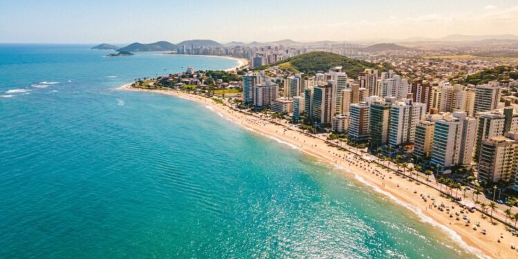 Bicampeã internacional de turismo: a cidade fundada em 1535 que batizou um estado inteiro e tem 32 km de praias