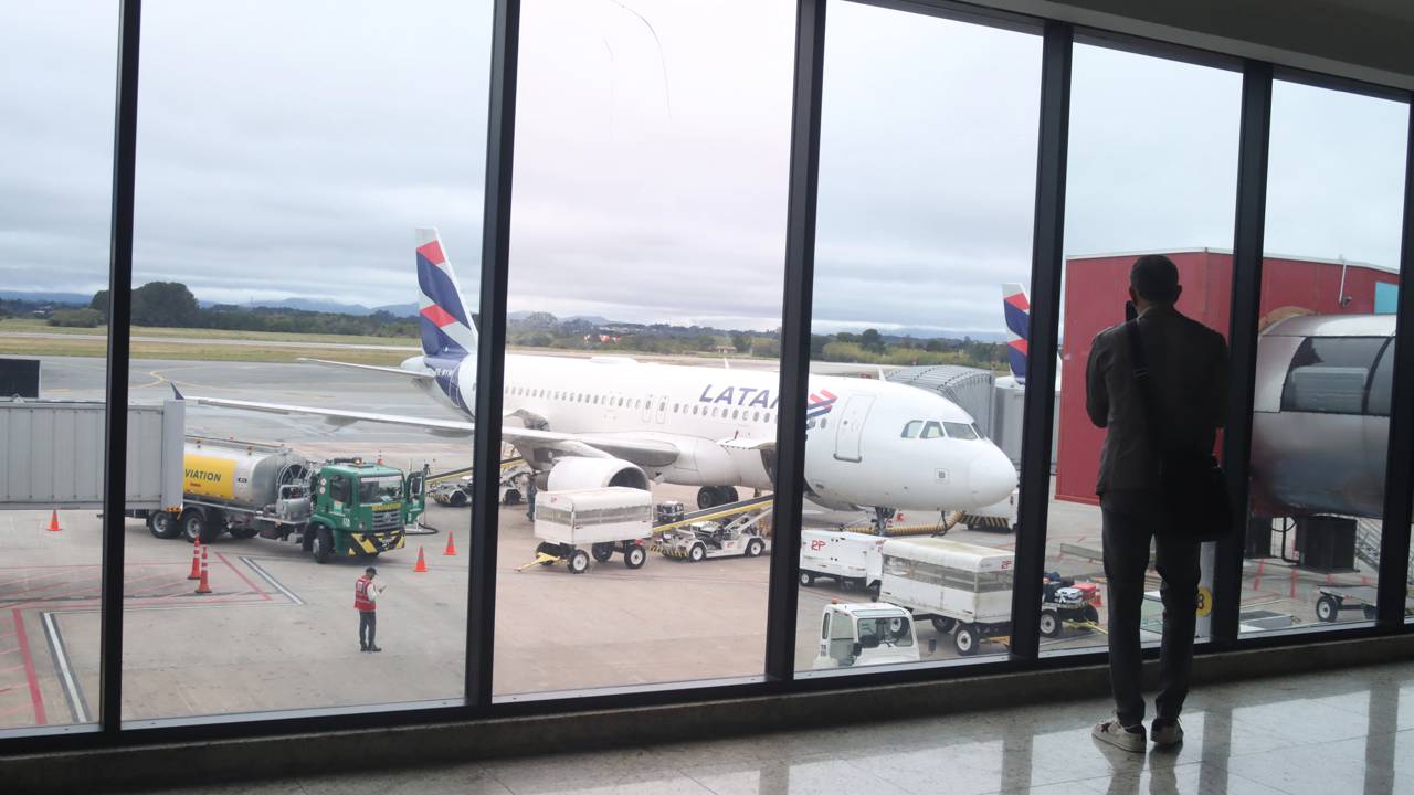 Com terminais de 110 mil m² e premiado como o melhor do Brasil, o aeroporto Afonso Pena surge como um recorde de eficiência e gestão