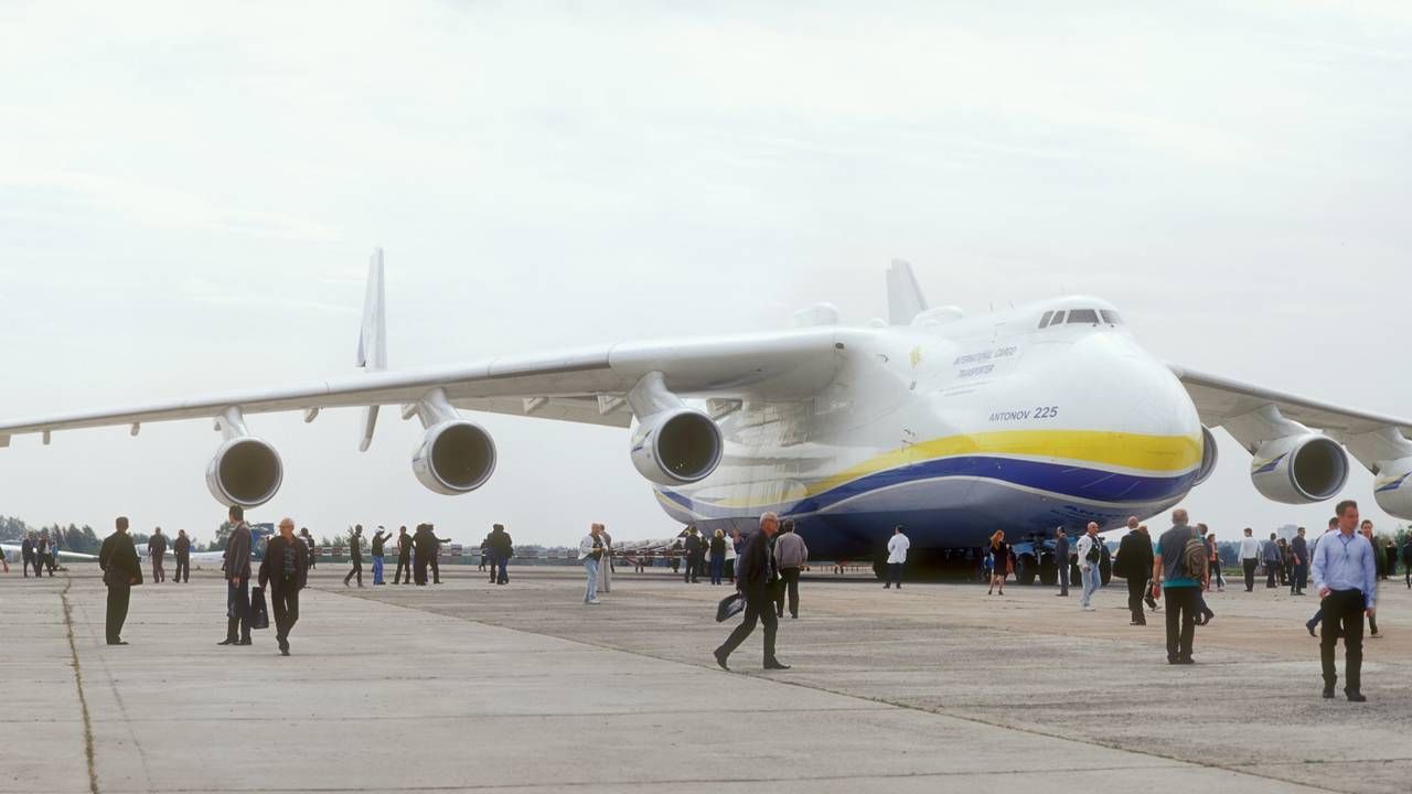 Capaz de carregar 250 toneladas em seus 88 metros de envergadura, o gigante ucraniano tornou-se o maior ícone do transporte aéreo da história