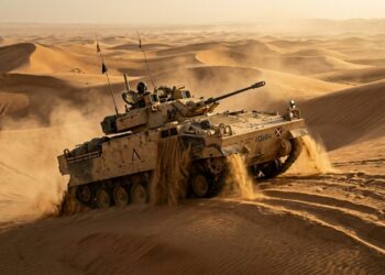 Projetado para transportar 7 soldados de infantaria o blindado britânico de 25 toneladas cruzou desertos escaldantes durante a Guerra do Golfo