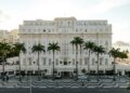 Com 239 quartos luxuosos e fachada de 1923, o hotel no Rio surge como o símbolo máximo da hotelaria e da arquitetura clássica brasileira