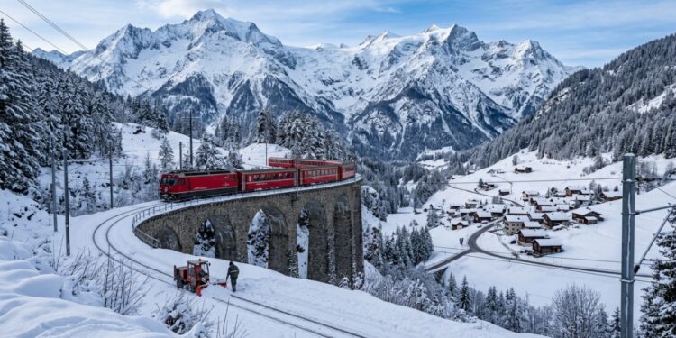 As pontes de pedra da ferrovia suíça foram construídas há mais de um século e ainda aguentam toneladas de gelo sem problema nenhum