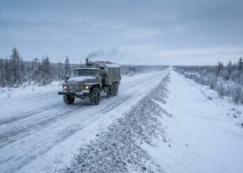 Com 2.032 km de extensão e temperaturas de -60°C, a rodovia de Kolyma surge como a estrada mais gelada e perigosa de todo o planeta