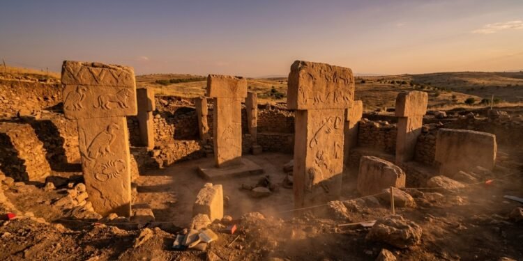 Com 11.500 anos e pilares de 16 toneladas, arqueólogos encontram o templo que redefine a história da engenharia