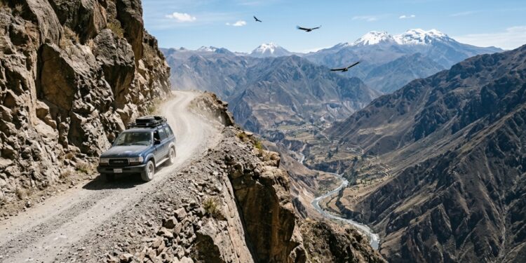 A rodovia peruana serpenteia um dos cânions mais profundos do mundo a 4.000 metros de altitude, desafiando motoristas com abismos de tirar o fôlego