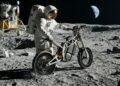 Desenvolvida pela NASA para saltar nas crateras da Lua, a moto elétrica compacta de 1960 ressurge como inspiração para novos veículos espaciais