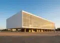 Com 14.000 m² e o traço de Niemeyer, a Biblioteca Nacional de Brasília surge como um recorde de design moderno e cultura