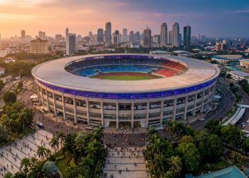 Com capacidade para 77.193 pessoas e inaugurado em 1962, o estádio na Indonésia surge como um recorde de engenharia no sudeste asiático