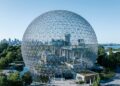 Com 76 metros de diâmetro e a cúpula geodésica de Buckminster Fuller, a estrutura em Montreal surge como um marco da engenharia