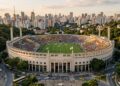 Com arquitetura art déco de 1940 e capacidade para 26 mil torcedores em jogos, o estádio do Pacaembu virou um marco do esporte em SP