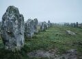 Com 3.000 rochas gigantes alinhadas há mais de 5.000 anos, o monumento francês detém o recorde de maior concentração de megálitos do mundo