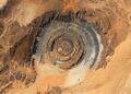 O misterioso "Olho do Saara": a colossal estrutura geológica de 50 km que serve de bússola para astronautas