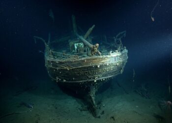 Afundado há mais de 100 anos no mar congelado, o lendário navio de madeira repousa intacto a 3.000 metros de profundidade na Antártida