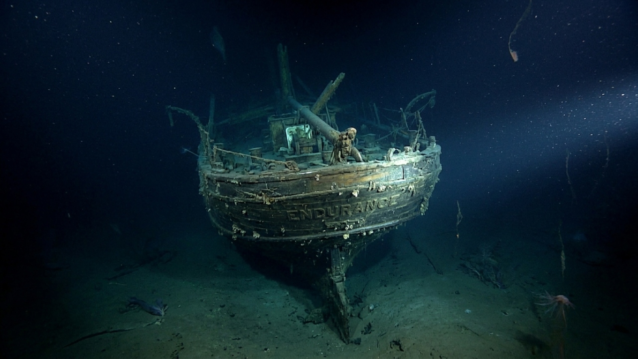 Afundado há mais de 100 anos no mar congelado, o lendário navio de madeira repousa intacto a 3.000 metros de profundidade na Antártida