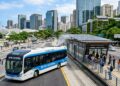 Ônibus de hidrogênio produzido no Brasil que percorre 450 km com um único tanque vira a solução para o transporte urbano com zero emissão de carbono em 2026