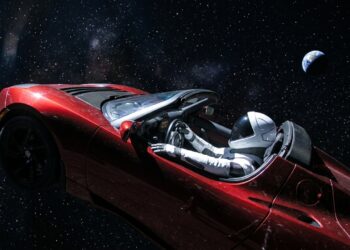 Vagando pelo espaço a 25 mil quilômetros por hora, o carro elétrico lançado por um foguete em 2018 vira o monumento itinerante que já completou voltas ao redor do Sol