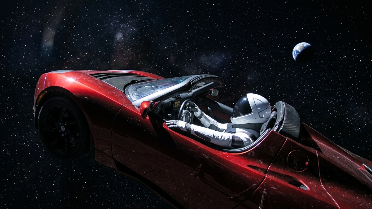 Vagando pelo espaço a 25 mil quilômetros por hora, o carro elétrico lançado por um foguete em 2018 vira o monumento itinerante que já completou voltas ao redor do Sol