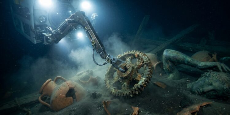 Robôs de alta profundidade localizam navio grego com carga de estátuas de bronze e engrenagens de precisão a 2.000 metros e revelam o nível de sofisticação tecnológica da civilização antiga
