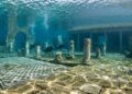 Submerso a quatro metros de profundidade, o luxuoso palácio romano de 2.000 anos revela pisos de mármore intocados no fundo do mar Mediterrâneo