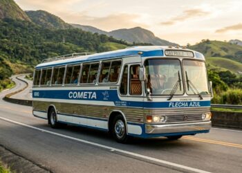 Antigo ônibus rodoviário da década de 1980 é restaurado com peças originais e fatura milhares de reais com o turismo nostálgico no Brasil