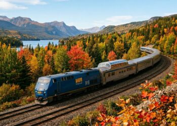Os vagões de vidro de 360 graus da VIA Rail colocam você no meio da floresta de outono canadense em movimento