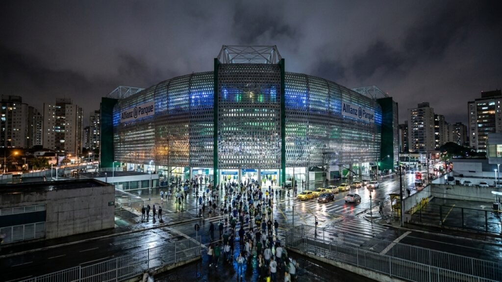 Com fachada de aço inox e 43 mil assentos modernos, a arena em São Paulo virou o palco mais tecnológico para shows e jogos do Brasil