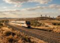 O trem espanhol que passa por moinhos de vento e castelos medievais e leva você para lugares que nenhum aeroporto consegue alcançar