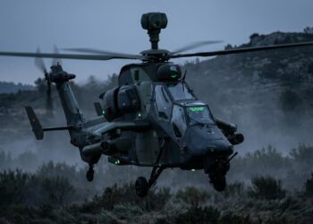 O helicóptero de ataque Eurocopter Tiger equipado com sensores infravermelhos e mísseis guiados é o predador invisível das forças terrestres europeias