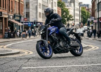 O motor de dois cilindros com 42 cavalos vira o segredo para quem busca a primeira experiência de alta performance sem gastar uma fortuna com revisões