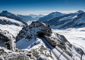 Com 3.454 metros de altitude e 9 km de túneis, a ferrovia suíça Jungfraubahn quebra um recorde de engenharia no topo da Europa