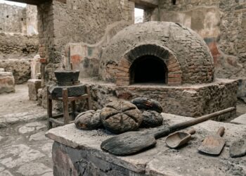 Arqueólogos localizam padaria intacta com cestos de pães carbonizados em cidade romana e revelam detalhes sobre a dieta da civilização há dois mil anos