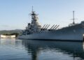O colossal USS Missouri com 270 metros de comprimento serviu como o palco final da Segunda Guerra Mundial e hoje é um monumento histórico no Havaí
