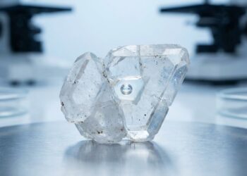 Exploradores encontram bolsa de ar de 815 milhões de anos intacta dentro de rocha