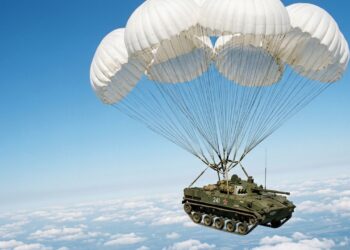 Pesando apenas 13 toneladas o impressionante tanque paraquedista russo é lançado de aviões a milhares de metros de altura já com seus 3 tripulantes prontos para atirar ao tocar o solo