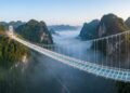 A ponte Bach Long é a maior do mundo nesse estilo e oferece uma vista de tirar o fôlego das montanhas de Son La, com o piso transparente que desafia até os mais corajosos