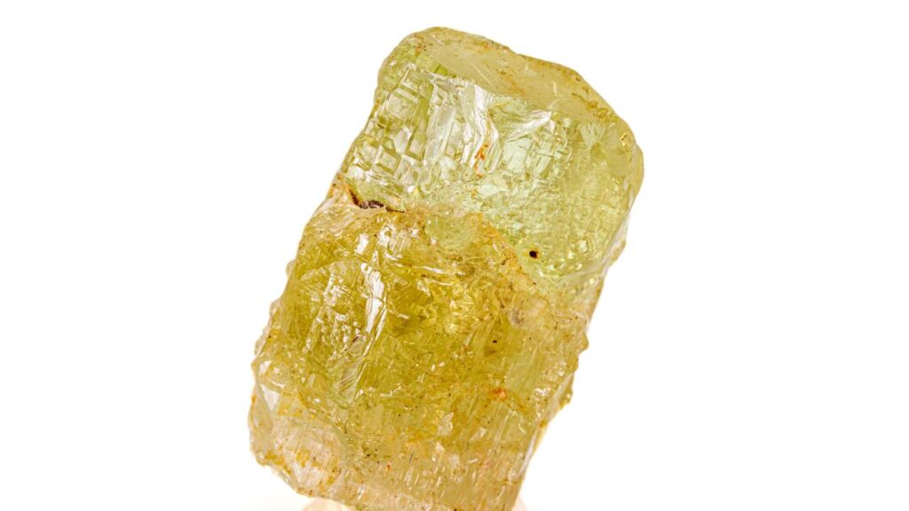 Esqueça o quartzo simples, pois este mineral surge como a fonte das esmeraldas e da água-marinha sendo uma das bases da gemologia mundial