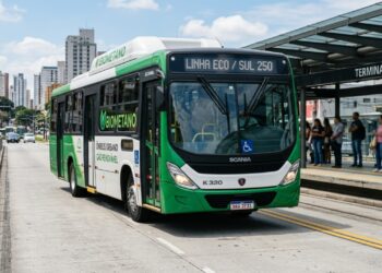 Movido a gás extraído de aterros sanitários, o gigante de 320 cavalos emite quase zero poluição e corta os custos operacionais das empresas