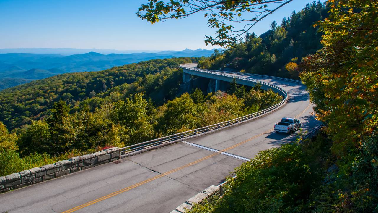 Com 755 km de extensão pelos Apalaches, a rodovia americana surge como o maior corredor ecológico do país e proíbe o trânsito comercial