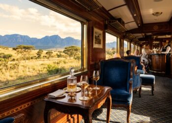 Um hotel 5 estrelas sobre trilhos que percorre 1600 quilômetros revelando as paisagens selvagens mais espetaculares da África em uma viagem luxuosa de 31 horas