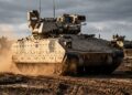 Com mísseis TOW e blindagem reforçada, o novo M2A4 Bradley de 36 toneladas é a máquina de infantaria mais versátil e testada em combate da atualidade
