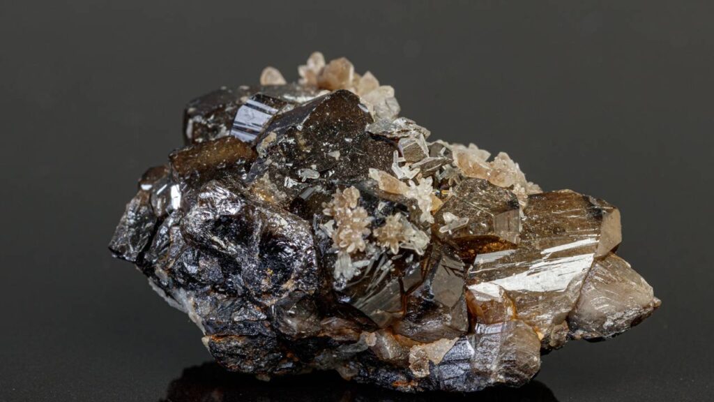 Esqueça o ferro, pois este óxido de estanho é a base de toda a eletrônica moderna, sendo o minério vital para a fabricação de chips