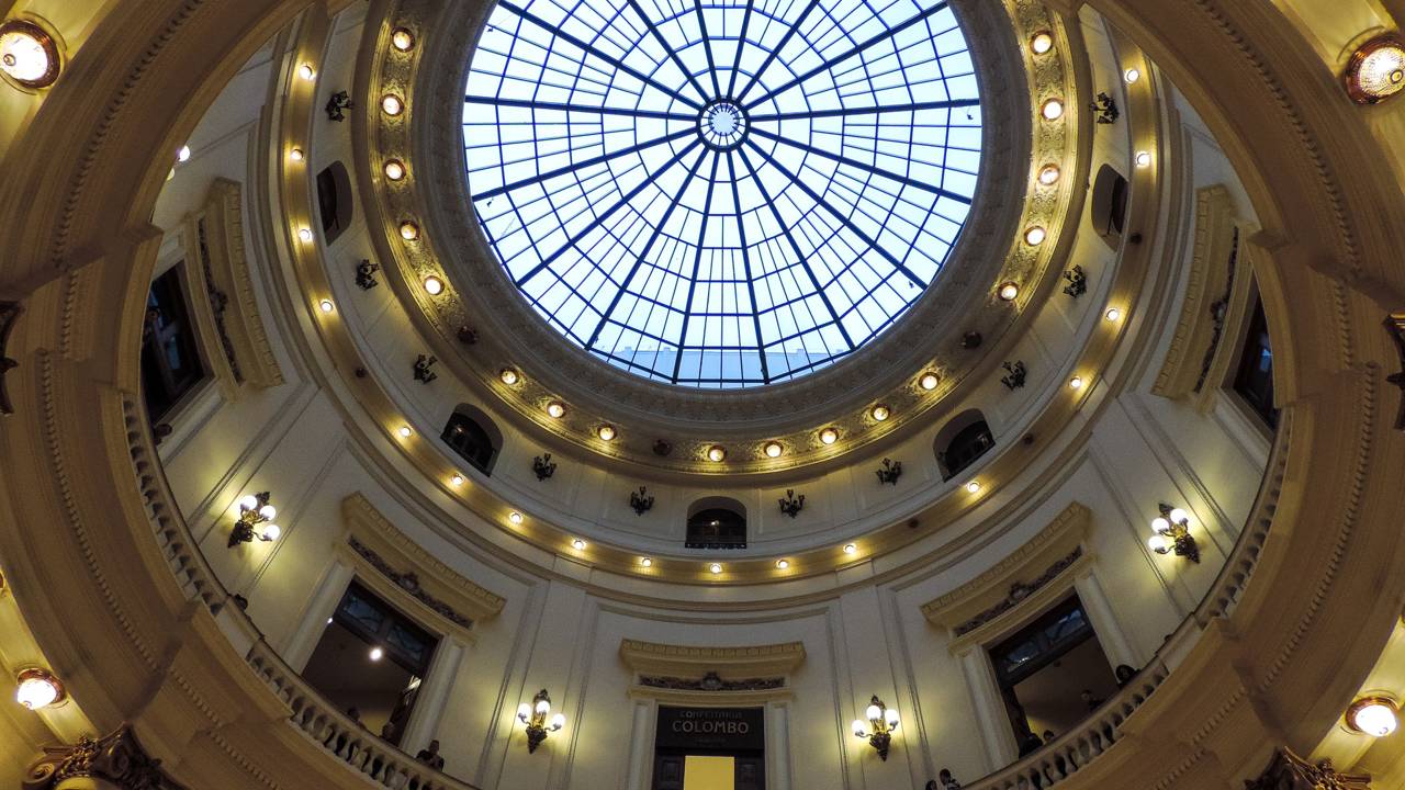 Com 15.046 m² de área e cúpula de vidro, o edifício histórico de 1880 no Rio é uma das obras-primas da arquitetura neoclássica no Brasil