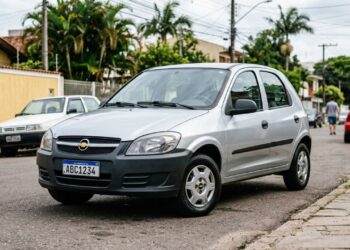 Com motor VHC de 70 cavalos e mecânica que qualquer oficina resolve, este compacto de 2006 ficou livre de IPVA em 2026 e virou a grande joia dos usados baratos