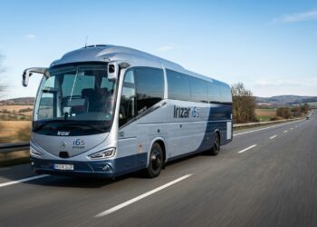 Sem espelhos retrovisores e com aerodinâmica de comboio de alta velocidade, o ónibus rodoviário europeu reduz o consumo de combustível em 13%