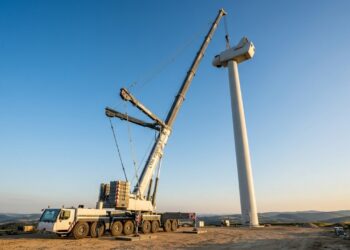 Um guindaste capaz de erguer 1.200 toneladas, atingir 188 metros de altura e ainda trafegar por rodovias comuns a 75 km/h não é ficção científica