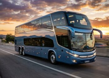 Com poltronas que inclinam 180 graus e sistema de massagem individual, o novo ônibus de dois andares com 14 metros de comprimento redefine o conceito de luxo nas estradas este ano