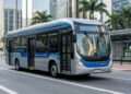 Equipado com motor dianteiro de 210 cavalos e manutenção que custa muito pouco, o ônibus mais vendido da história segue como o favorito do fretamento em 2026