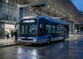 Com autonomia de 500 km e recarga ultrarrápida de 15 minutos, o novo ônibus elétrico brasileiro reduz o custo operacional em 70% e começa a aposentar o diesel
